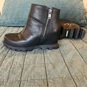 Sorel Black Ankle Booties with Side Zipper